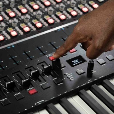 8. M-AUDIO Oxygen PRO 49 - Keyboard Controller