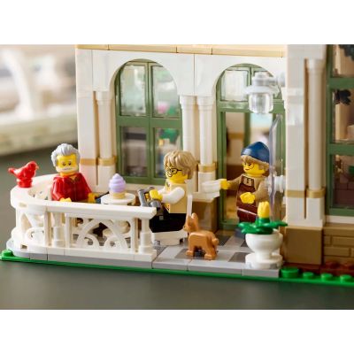 12. LEGO Ideas 21353 - Botanical Garden