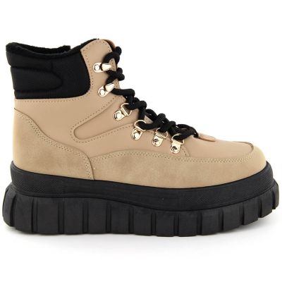 9. Hiking boots on the News W EVE450B platform