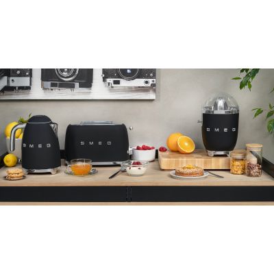 52. Smeg KLF03BLMEU electric kettle