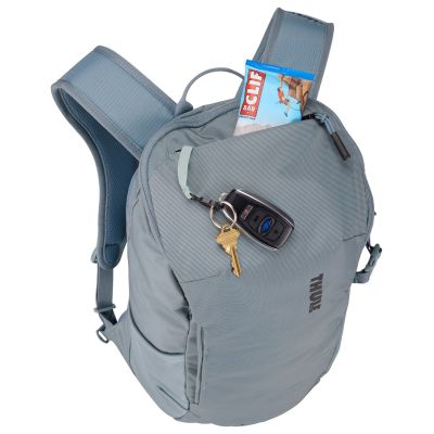 8. Thule AllTrail Daypack 18 L - pond
