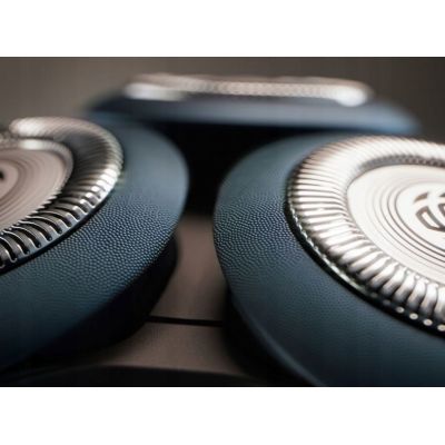 13. PHILIPS Series 5000X X5006/00 Shaver