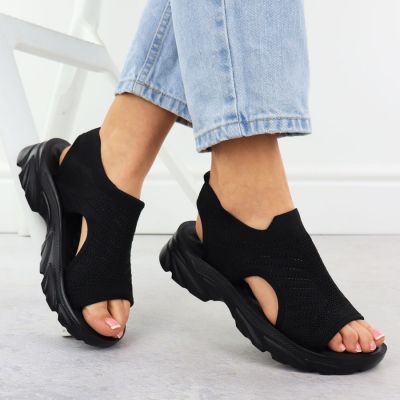 5. Women's closed-toe black sandals Potocki TO90302