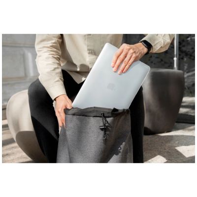 7. Uniq Vero Case for MacBook Pro 14" M1-M4 (2021-2024) - Transparent
