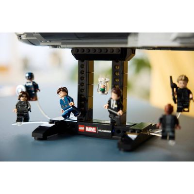 21. LEGO Marvel Super Heroes 76354 - SHIELD Helicarrier