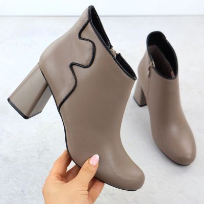 9. Elegant beige leather ankle boots with a block heel Jezzi OLI21-2
