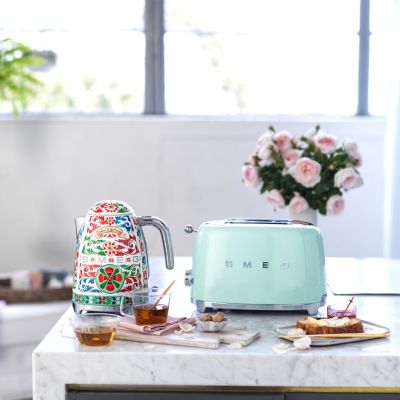 13. SMEG TSF01PGEU toaster pastel green