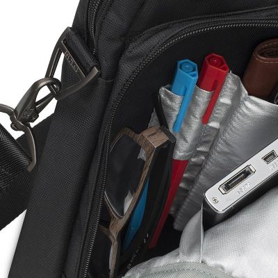 8. Rivacase 8550 43.9 cm (17.3") Briefcase Black