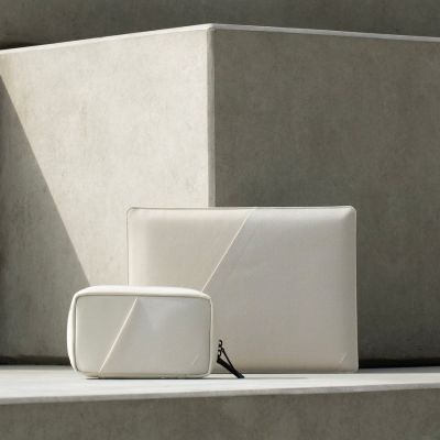 4. Native Union Stow Slim 35.6 cm (14") Pocket Case White