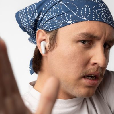 10. Skullcandy Rail True Wireless Bone/Orange Glow Headphones