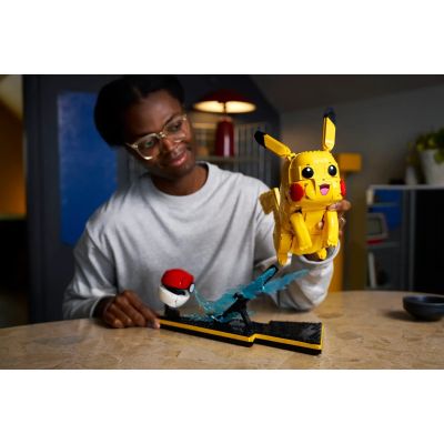 10. LEGO Pokemon 72152 - Pikachu and Pokeball