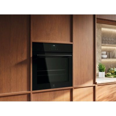 6. ELECTROLUX LOD7C37Z Oven