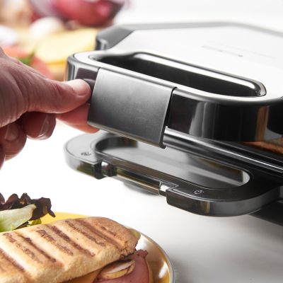 8. Russell Hobbs 26810-56 Toaster 750W Black, Stainless Steel