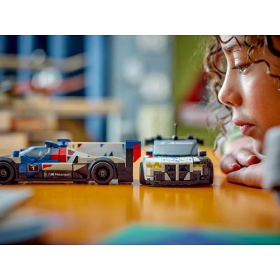 3. LEGO Speed Champions 76922 BMW M4 GT3 & BMW M Hybrid V8 Race Cars