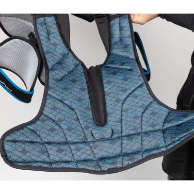 7. Bauer X Intermediate M 1058537 Hockey Shoulder Pads