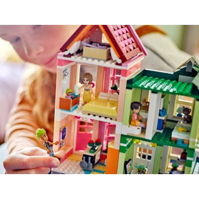 19. LEGO FRIENDS 42670 Heartlake City Apartments and Shops