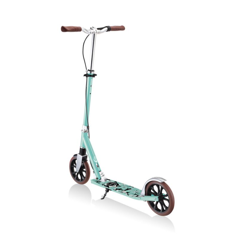 6. Globber NL 205 Dluxe Jr 685-206 Scooter