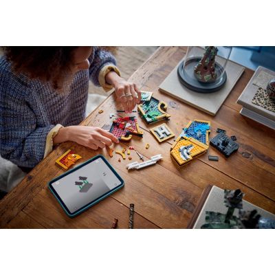 8. LEGO Harry Potter 76462 - Hogwarts Crest
