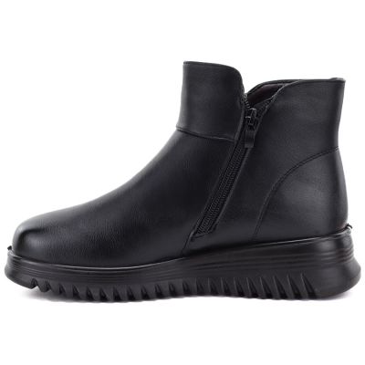 3. Comfortable women's ankle boots with a wedge, black Potocki PT16396