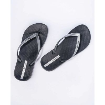 4. Ipanema Anat Women’s Flip-Flops – Stylish and Comfortable for the Beach and Pool