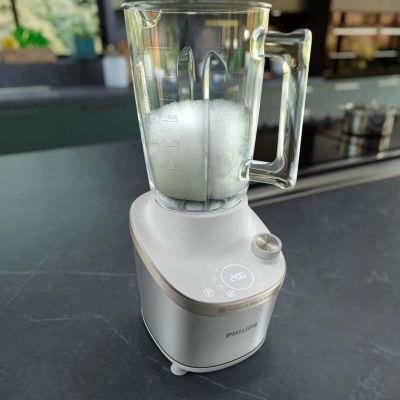19. PHILIPS HR3760/01 Stand Blender