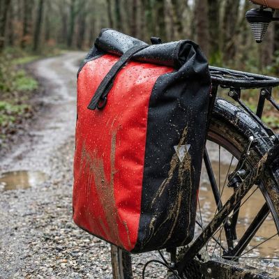 10. WATERPROOF REAR BIKE BAG FOR TRUNK RED 13.5L XQMAX PRO