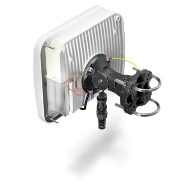3. QuWireless QuMax Antenna – directional PoE/LAN antenna, 6 dBi