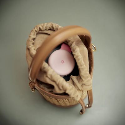 16. Twelve South ButterFly SE - Qi2 wireless charger for two devices, compatible with MagSafe, USB-C cable included (pink)