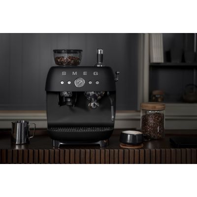 21. Smeg EGF03BLMEU coffee machine Manual espresso machine 2.4 l