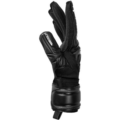 4. Reusch Attrakt Resist Junior Gloves 56 72 615 7700