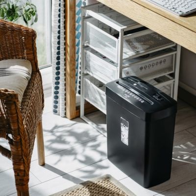 15. ADLER AD 1037b document shredder black