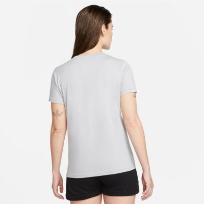5. Nike Sportswear T-shirt W DN5878 063