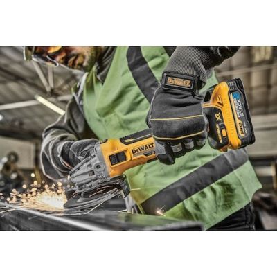 3. DeWALT DCG405H2T-QW Floor Polisher/Sander