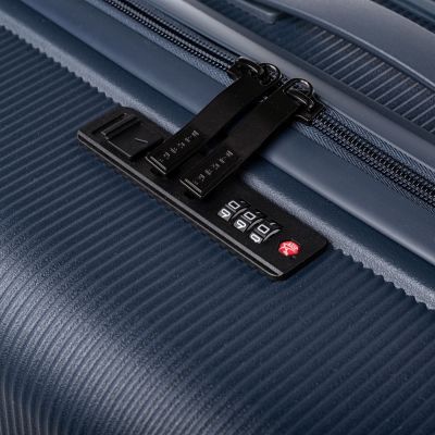 6. Iguana Sydney 60 Suitcase 92800405133
