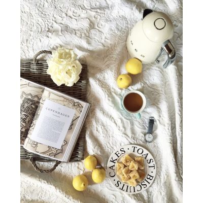 31. Smeg KLF03CREU Electric Kettle 1.7 L 2400 W Cream