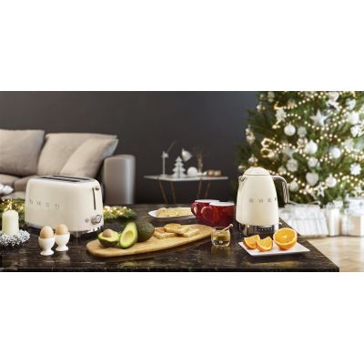 33. SMEG KLF04CREU electric kettle cream