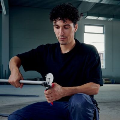 23. KNIPEX PIPE CUTTER FOR COMPOSITE AND PLASTIC PIPES