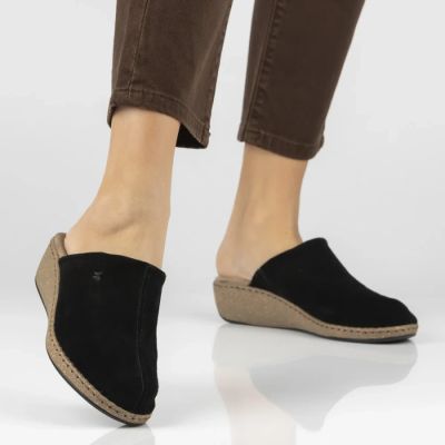 8. Black leather wedge sandals Filippo DK7567