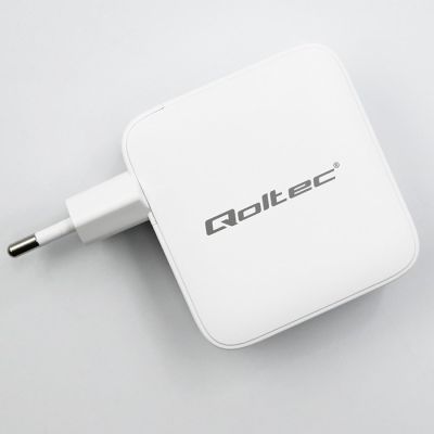 5. Qoltec 140W GaN Wall Charger | 5-20V | 2.5-5A | 3 x USB-C PD | 1 x USB QC 3.0 | White