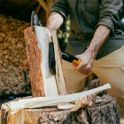 9. Fiskars X14 Axe (1069102)