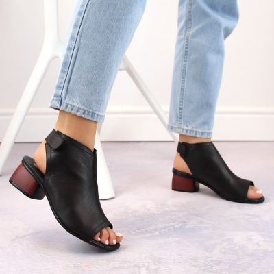 3. Remonte W RKR654 Leather Comfortable Sandals