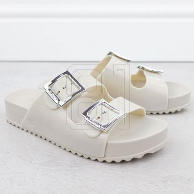 4. Zaxy RR285056 W INT2135B flip-flops