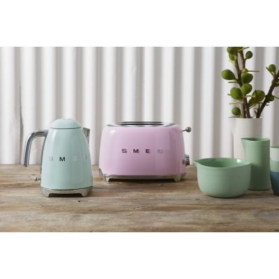 2. SMEG Toaster (TSF01PKEU) Pink