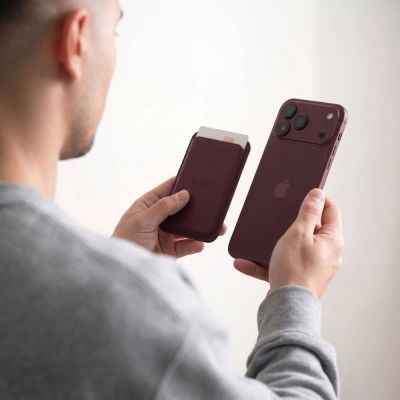 9. Tech-Protect CH01 MagWallet MagSafe Magnetic Wallet for phone - burgundy