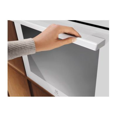 4. ELECTROLUX LOE8F38V Oven