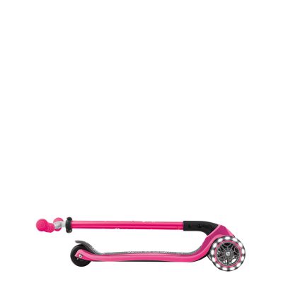 11. MASTER LIGHTS 3-Wheel Scooter - Fuchsia (663-110)