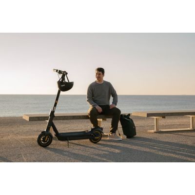 9. Ninebot by Segway KickScooter MAX G2 D 20 km/h Black 15.3 Ah