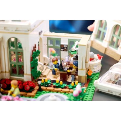 10. LEGO Ideas 21353 - Botanical Garden