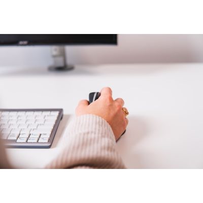 2. BakkerElkhuizen Oyster Mouse Wired Office Mouse Ambidextrous USB Type-A Laser 1200 DPI