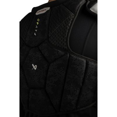 4. Bauer Vapor Fly40 Jr 1064793 hockey shoulder pads
